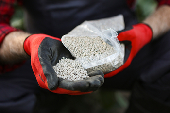 Quelle est la différence entre un engrais et un amendement ?